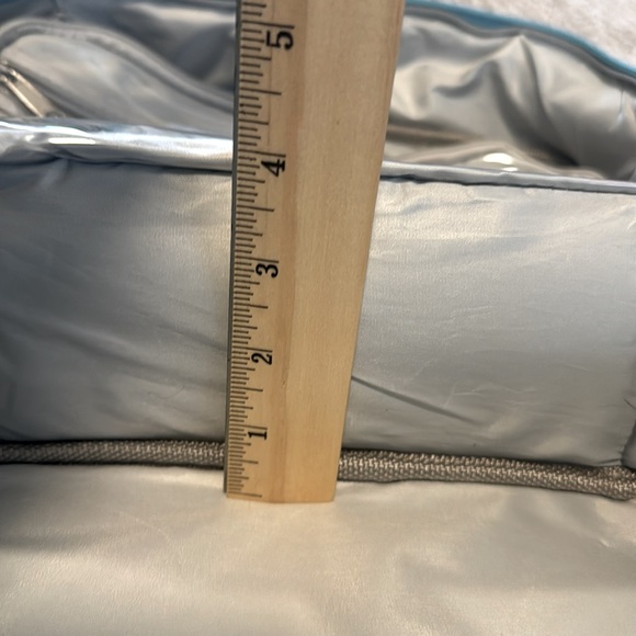 Rodan + Fields cosmetic/skin care travel bag - Picture 4 of 6